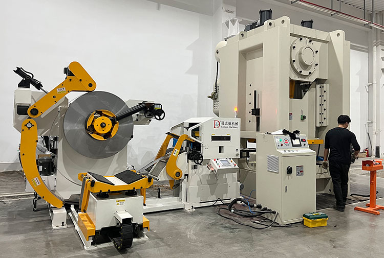 沖壓三合一送料機圖片